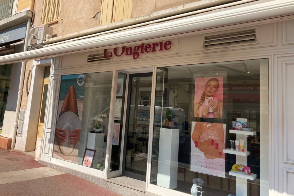 devanture-Saint-Raphael